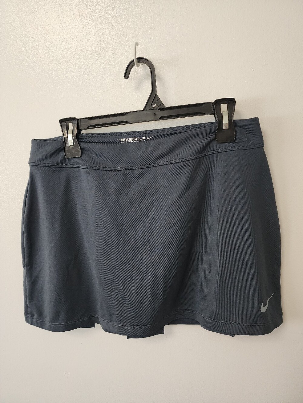 Nike Golf  Black Tour Performance Golf Skirt with Silver Swoosh - Picture 3 of 5